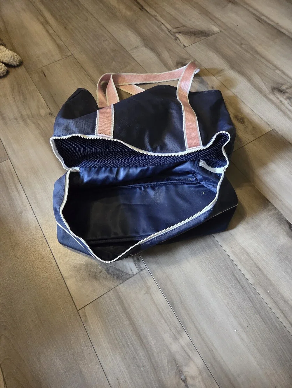 Vineyard Vines/Target Whale Line Beachbag